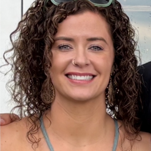 Meet your Posher, Amber - Picture 1 of 1